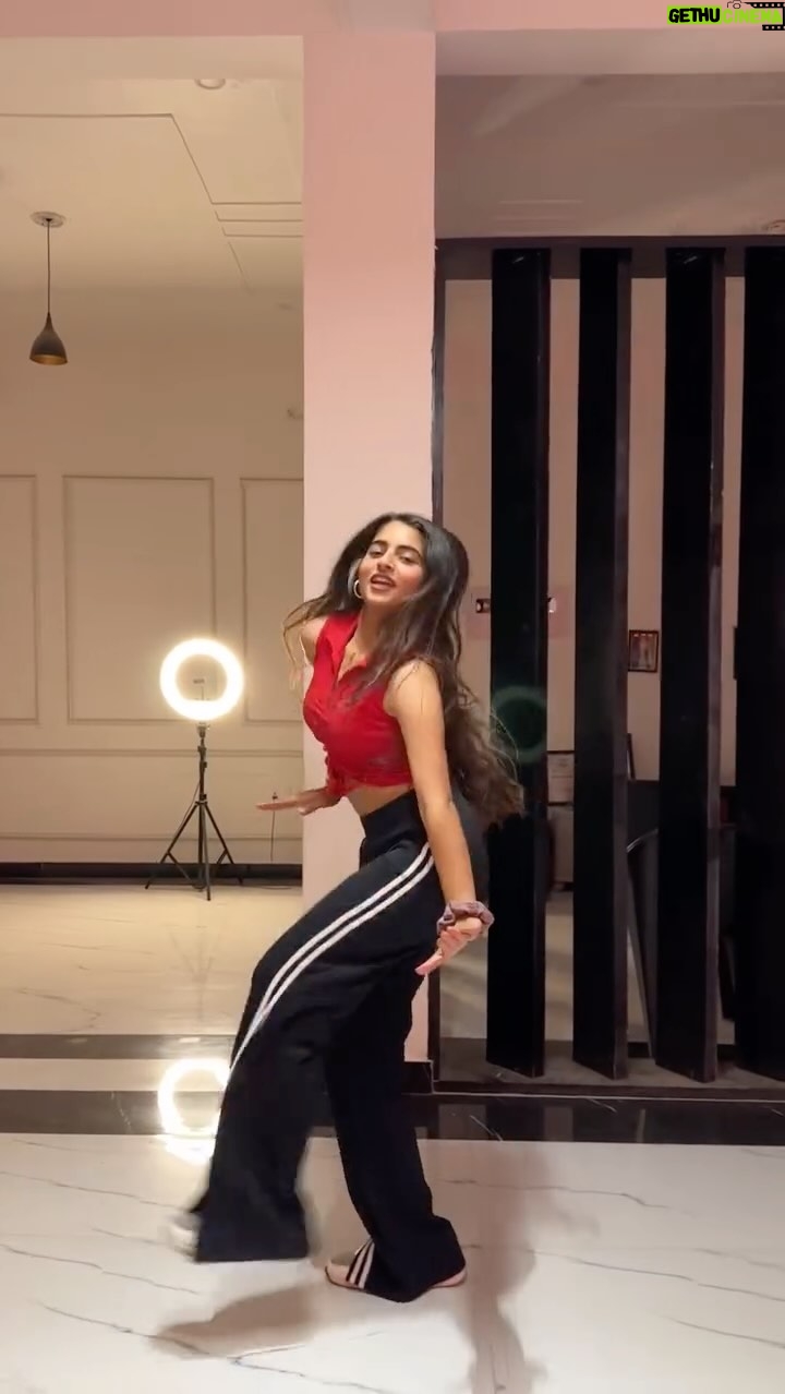Janhvi Dubey - 98.3K Likes - Kuch notice kiya kya 👁️
.
.
.
Instamood ##inviral##dogsofinstagram @janhv_idubey