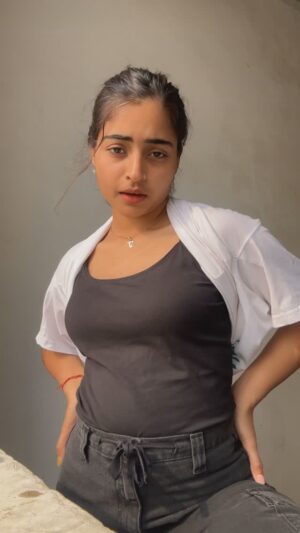 Janhvi Dubey Instagram - Mera tu Bukhaar banja š¤ā¦
@_aroobkhan_