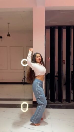 Janhvi Dubey Instagram - Mera kangna
.
.
Reel##instaviral##dance