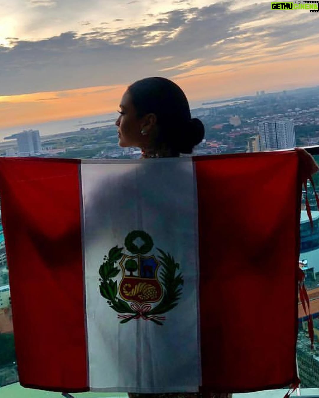 Janick Maceta - 132.2K Likes - Ser Peruano es ponerle alma, corazón y dedicación a cada cosa que hacemos. El amor y el orgullo por mi País han guiado y guiarán mis pasos siempre. 🇵🇪🤍

Feliz 28 mi Perú querido!! ❤️🤍❤️