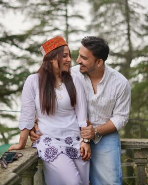 Jasleen Arora Instagram - Zindagi tere naam ki✨
Location - @woodvillepalace
.
.
#couple #couplegoals #explore #explorepage #love
