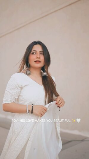 Jasleen Arora Instagram - Love makes you beautiful 🤍
.
@sunanda_ss @bilalsaeed_music @bossmusicproductions
.
outfit- @krishaclothing
#reels #reelsinstagram #explorepage #explore