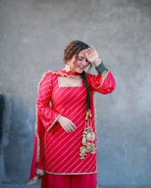 Jasleen Arora Instagram - Punjaban❤️
.
Suit- @nanki.boutique_ 🩷
.
[ suit , punjabi look , punjabi suit , indian wear , dress , traditional, traditional wear , explore , love , suit love ]
.
.
.
#explore #explorepage #suit #love #instagram #picoftheday #indianwear #traditional