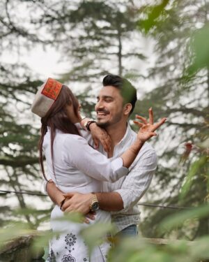 Jasleen Arora Instagram - Zindagi tere naam ki✨
Location - @woodvillepalace
.
.
#couple #couplegoals #explore #explorepage #love