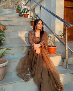 Jasleen Arora Instagram - Lova ya love ya✨
.
.
.
Outfit- @charuaroraofficial
.
.
#explorepage #explore #loveya #insta #instagram #instagood #picoftheday