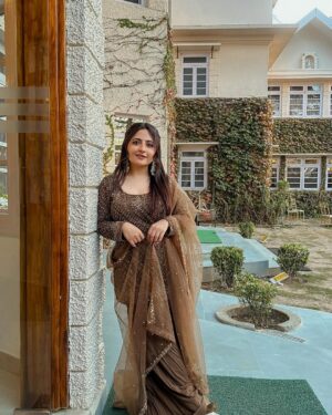 Jasleen Arora Instagram - Lova ya love ya✨
.
.
.
Outfit- @charuaroraofficial
.
.
#explorepage #explore #loveya #insta #instagram #instagood #picoftheday