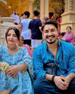 Jasleen Arora Instagram - Prem🤍
.
.
.
.
#radheradhe #vrindavan #radhekrishna #couplegoals #explorepage #explore #picoftheday #instagram #instagood #love #couplegoals #cute #fyp