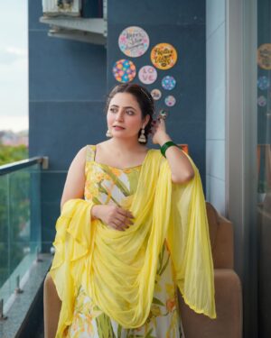 Jasleen Arora Instagram - 🌼🌼
Suit- @nanki.boutique_ 🌼
.
.
#explore #explorepage #picoftheday #suit #indianwear