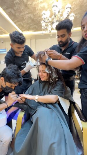 Jasleen Arora Instagram - Ye kya hua mere baalo ko😍👰🏻♀️
.
.
.
#reels #reelinstagram #explore #explorepage #rokafied #hair #haircolor