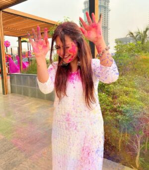Jasleen Arora Instagram - Happy Holi💛🧡❤️💚💙
.
.
.
#explorepage #explore #happyholi #festival #instagram