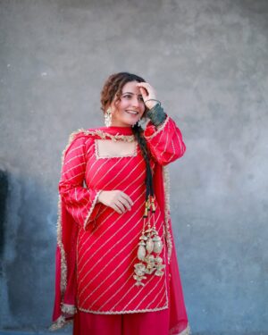 Jasleen Arora Instagram - Punjaban❤️
.
Suit- @nanki.boutique_ 🩷
.
[ suit , punjabi look , punjabi suit , indian wear , dress , traditional, traditional wear , explore , love , suit love ]
.
.
.
#explore #explorepage #suit #love #instagram #picoftheday #indianwear #traditional