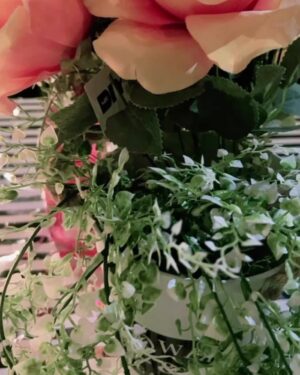 Jasleen Arora Instagram - Thank you for all the lovely wishes🌸🌸
big thanks to @vihaann09 for the beautiful surprise 🌸😘
aur haan wait wait.. Thanks to @missarora44 @ronakkk.a @_priyagoyal @vinivaishnav16 @avneetkarora tum sab ne khana khane me bahut mehnat ki 😂🌸
#bhukkad log😂😂
.
.
.
#birthday #aboutlastnight #party #familygoals #happiness #jahaann #missjasleenarora