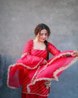 Jasleen Arora Instagram - Punjaban❤️
.
Suit- @nanki.boutique_ 🩷
.
[ suit , punjabi look , punjabi suit , indian wear , dress , traditional, traditional wear , explore , love , suit love ]
.
.
.
#explore #explorepage #suit #love #instagram #picoftheday #indianwear #traditional