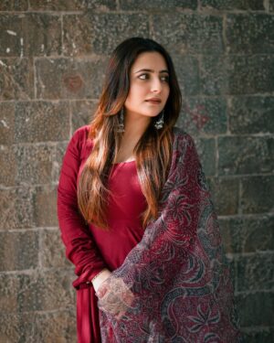 Jasleen Arora Instagram - 🌹🌹
.
.
Wearing- @bhaviniparis 🌹
.
.
#explorepage #explore #love #fashion #indiangirl #indianwear #traditional #suit #instagram #instadaily #instadaily #instalike #instafashion #blogger
