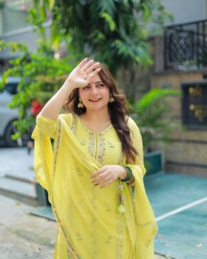Jasleen Arora Instagram - 🧸💛
.
Suit - @nanki.boutique_
.
#explore #explorepage #picoftheday #rokafied #love