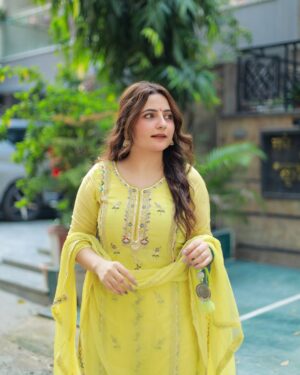 Jasleen Arora Instagram - 🧸💛
.
Suit - @nanki.boutique_
.
#explore #explorepage #picoftheday #rokafied #love