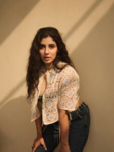 Actress Jasmin Bajwa HD Photos and Wallpapers September 2025