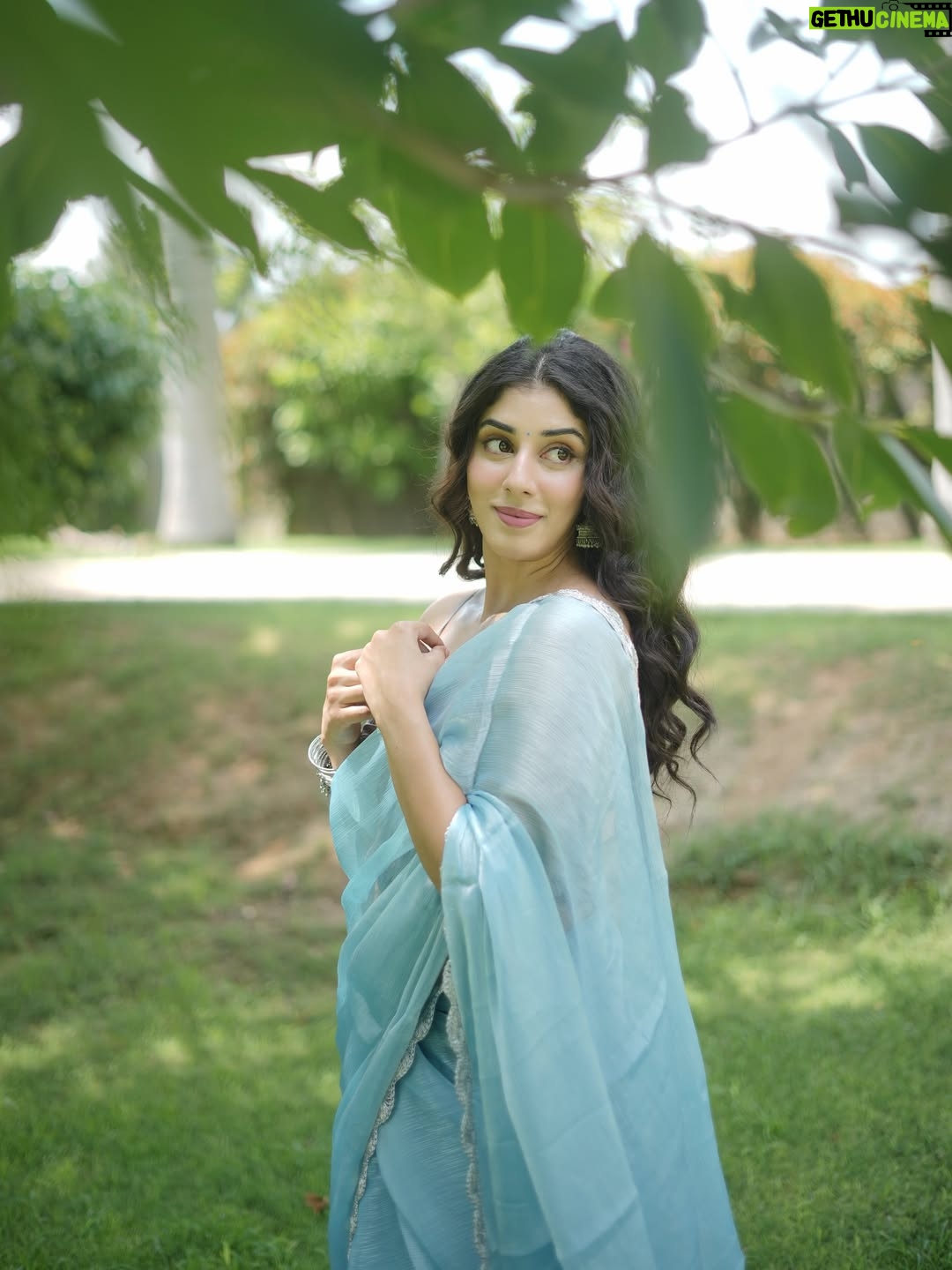 Jasmin Bajwa - 33K Likes - “मुस्कान में सादगी, नज़रों में कशिश, और साड़ी में मोहब्बत छुपी है।” ✨
•
Do you like the styling and makeup by me?🥹
Pictures @infamousfilms00 
Hair @niikitkapoormakeovers @houseofmedusa_
