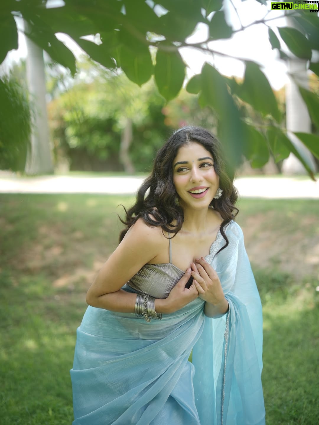 Jasmin Bajwa - 33K Likes - “मुस्कान में सादगी, नज़रों में कशिश, और साड़ी में मोहब्बत छुपी है।” ✨
•
Do you like the styling and makeup by me?🥹
Pictures @infamousfilms00 
Hair @niikitkapoormakeovers @houseofmedusa_