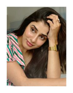 Actress Jasmin Bajwa HD Photos and Wallpapers September 2025