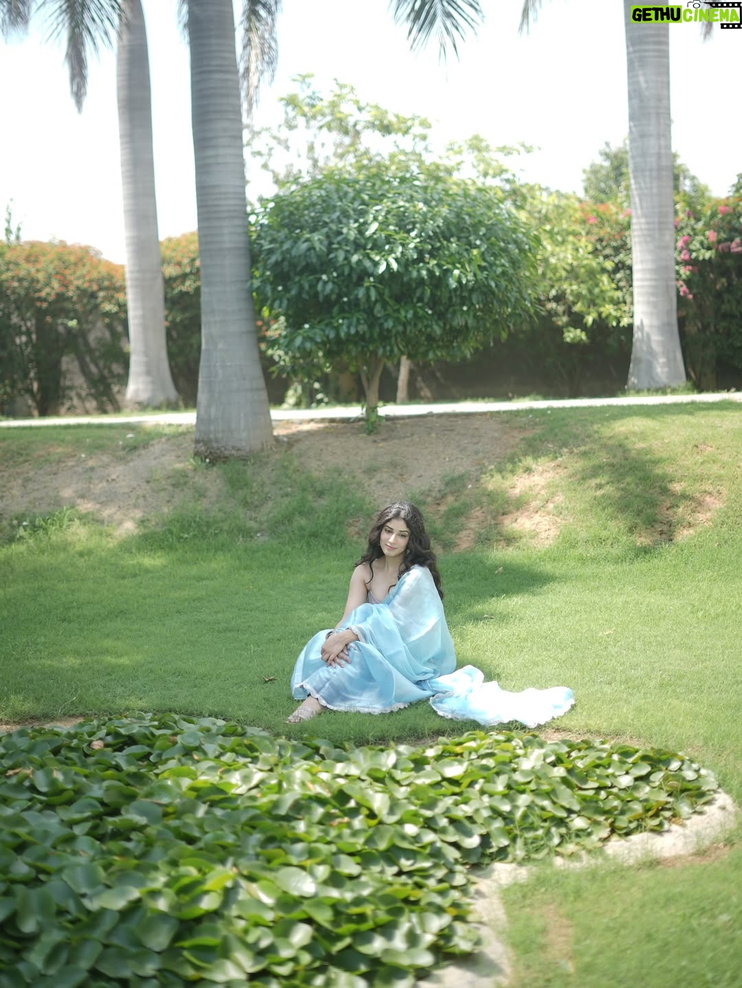 Jasmin Bajwa - 33K Likes - “मुस्कान में सादगी, नज़रों में कशिश, और साड़ी में मोहब्बत छुपी है।” ✨
•
Do you like the styling and makeup by me?🥹
Pictures @infamousfilms00 
Hair @niikitkapoormakeovers @houseofmedusa_