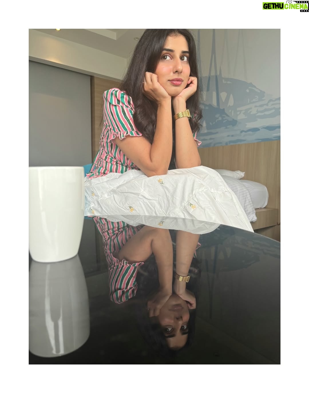 Jasmin Bajwa - 27.8K Likes - Me after washing my hair thinking I’m in a shampoo commercial.🧴💆🏼‍♀️💛🥲
•
•
#NotSoSerious #CuteButClueless #MainCharacterEnergy #UnbotheredButBeautiful #LostInThoughts #GoofyMood #SmilingThroughTheChaos 

Shot: 🫰🧔🏽‍♂️❤️