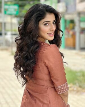 Jasmin Bajwa Instagram - š¤š¤š¤
ā¢
My constant click partner @niikitkapoormakeovers š¤