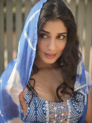 Jasmin Bajwa Instagram - In the geography of heartsš, I still find my way back to you. But will you find yours back to me??
ā¢
#pictures @infamousfilms00