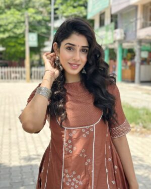 Jasmin Bajwa Instagram - š¤š¤š¤
ā¢
My constant click partner @niikitkapoormakeovers š¤