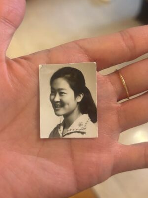 Jasmine Choi Instagram - Cut my hair hoping I could somehow pickup my life where I left and start again. Still trying to learn how to grieve well and move on..

Mom used to tell me that her life was divided by before and after I was born. And in the last weeks I’ve been experiencing that my life is now divided by before and after she left. We were so close, and saying goodbye is so not easy..

Thank you all for being so patient with me- I think I’m almost there

아무때나 울 수 있는 사람이 되었고.. 아직도 많이 헤매고 있네요. 그래도 서서히 힘내고 많이 기도하고 좀더 단단해져서 한번 다시 일상으로 돌아와 보겠습니다. 그게 언제가 될지는 모르지만