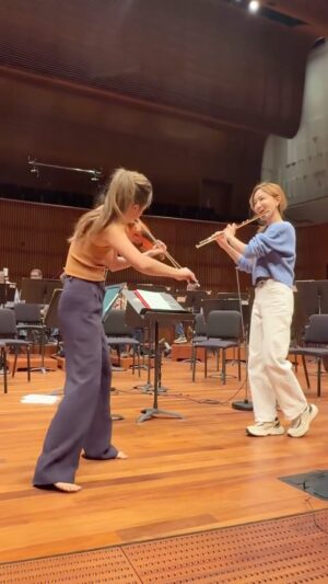 Jasmine Choi Instagram - Move out of the way, violinists! Jasmine Choi is in town! 🤩 

Superstar flutist Jasmine Choi joins the SPCO this week to perform Mozart’s Second Flute Concerto and her dazzling arrangement of Sarasate’s Zigeunerweisen originally written for violin! The program also features works by Prokofiev. Don’t miss this electrifying concert—get your tickets now!

#minnesota #saintpaul #orchestra #spco #music #violin #flute #zigeunerweisen