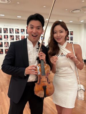 Jasmine Choi Instagram - Big congrats to @raychenviolin and the young musicians of @nyo.usa on such an inpiring performance at @carnegiehall last night, full of joy and excitement🥳! What a beautiful start to their Asia tour coming up! 

Also look forward to continuing to see many of you on the @tonicmusicapp - more fun updates will come soon, stay tuned🙌🏼

P.s. Anyone else went to this soldout concert last night🙋🏻‍♀️?

#mendelssohn #rachmaninoff #raychen #gianandreanoseda #nyousa #jasminechoi #tonicmusicapp #violin #flute #carnegiehall