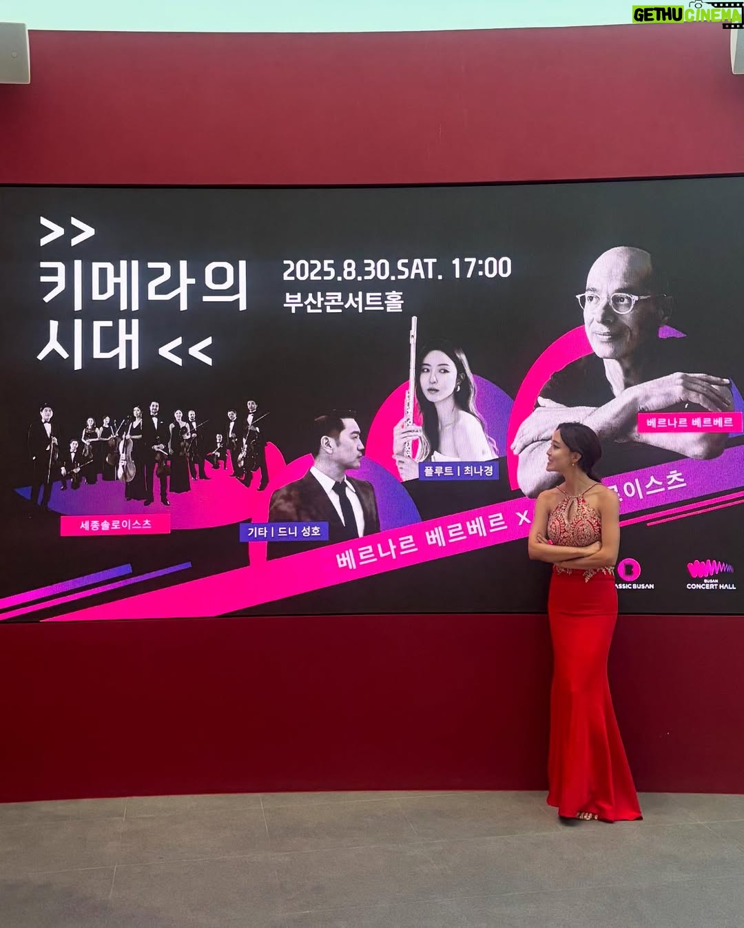 Jasmine Choi - 3.7K Likes - What a spectacular tour this was with these incredible musicians @sejong_soloists @denissungho , and in such a creative project with the phenomenal writer @werber_officiel together on stage, performing the fantastic new work by @texu_kim . Among our 8 concerts together, it was so lovely to see my idols like @gilshaham_official @cheeyunkim @kimmisook_official and great to meet @jiji_guitar with whom I will perform together soon at @iujsom this fall🤗🎉 

어릴적부터 늘 동경했던 세종솔로이스츠 그리고 오랫동안 함께하고 싶었던 기타리스트 드니성호님과 함께 매일매일 전국을 다니며 공연을 8번이나 하면서 정말 즐거웠습니다. 또 제가 너무나 좋아하는 소설가 베르나르 베르베르를 직접 만나고, 그의 새로 출간한 소설 <키메라의 땅>에 기반해 쓰여진 김택수 작곡가님의 천재적인 곡을 함께하고, 그들의 예술세계를 함께할 수 있다는게 정말 큰 기쁨이었어요. 음악과 문학이 만나고, 동서양이 만나고, 또 매 공연마다 전혀 다른 분위기로 관객 여러분들과 만나면서 삶의 더 큰 그림을 경험할 수 있었던 시간이었습니다. 

그리고. 아직도 애도의 시간을 보내며 힘겨워하는 저에게 직접 달려오셔서 많은 응원과 위로의 메세지를 주신 팬분들 정말 고맙습니다. 어머니가 돌아가신 후 한국에서의 첫 공연들이다 보니. 리허설때도, 공연때도 주체할 수 없이 눈물이 나던 순간들이 있어서 너무 당황스러웠지만. 그런 부분들까지 다 이해해주시고 품어주셔서 진심으로 감사했습니다. 모두 한번쯤은 삶에서 겪게되는 힘든 경험들이라 생각하며 앞으로 더 아름다운 음악으로 보답할게요. 

다음 한국 공연은 10/25-26일 대전예술의전당 @djartscenter , 10/31일 세종예술의전당 @2022sjac 입니다. 곧 만나요🫶🏻😊