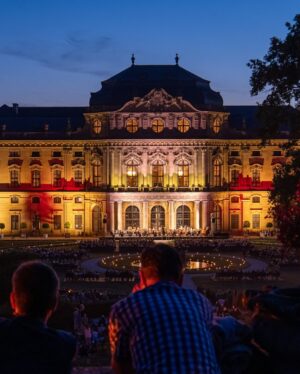 Jasmine Choi Instagram - Beautiful memories from the fabulous Mozartfest Würzburg @mozartfestwuerzburg - where my vulnerability found refuge in music and chose to open up in front of 4,300 people🙂 Each day is a new chance to live a blessed life, and I don’t take any of it for granted. Thank you for such a magical evening together🫶🏻 @wurzburgerphilharmoniker @claudio.novati
📸 ©Ingo Peters ©Peter Schuhmann @mainfranken_theater @ha_k0ng_00 @mozartfestwuerzburg
#reinecke #fluteconcerto #mozartfest #würzburg #vielendank #movingon #onedayatatime💙