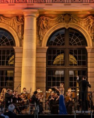 Jasmine Choi Instagram - Beautiful memories from the fabulous Mozartfest Würzburg @mozartfestwuerzburg - where my vulnerability found refuge in music and chose to open up in front of 4,300 people🙂 Each day is a new chance to live a blessed life, and I don’t take any of it for granted. Thank you for such a magical evening together🫶🏻 @wurzburgerphilharmoniker @claudio.novati
📸 ©Ingo Peters ©Peter Schuhmann @mainfranken_theater @ha_k0ng_00 @mozartfestwuerzburg
#reinecke #fluteconcerto #mozartfest #würzburg #vielendank #movingon #onedayatatime💙