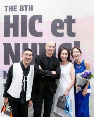 Jasmine Choi Instagram - What a spectacular tour this was with these incredible musicians @sejong_soloists @denissungho , and in such a creative project with the phenomenal writer @werber_officiel together on stage, performing the fantastic new work by @texu_kim . Among our 8 concerts together, it was so lovely to see my idols like @gilshaham_official @cheeyunkim @kimmisook_official and great to meet @jiji_guitar with whom I will perform together soon at @iujsom this fall🤗🎉 

어릴적부터 늘 동경했던 세종솔로이스츠 그리고 오랫동안 함께하고 싶었던 기타리스트 드니성호님과 함께 매일매일 전국을 다니며 공연을 8번이나 하면서 정말 즐거웠습니다. 또 제가 너무나 좋아하는 소설가 베르나르 베르베르를 직접 만나고, 그의 새로 출간한 소설 <키메라의 땅>에 기반해 쓰여진 김택수 작곡가님의 천재적인 곡을 함께하고, 그들의 예술세계를 함께할 수 있다는게 정말 큰 기쁨이었어요. 음악과 문학이 만나고, 동서양이 만나고, 또 매 공연마다 전혀 다른 분위기로 관객 여러분들과 만나면서 삶의 더 큰 그림을 경험할 수 있었던 시간이었습니다. 

그리고. 아직도 애도의 시간을 보내며 힘겨워하는 저에게 직접 달려오셔서 많은 응원과 위로의 메세지를 주신 팬분들 정말 고맙습니다. 어머니가 돌아가신 후 한국에서의 첫 공연들이다 보니. 리허설때도, 공연때도 주체할 수 없이 눈물이 나던 순간들이 있어서 너무 당황스러웠지만. 그런 부분들까지 다 이해해주시고 품어주셔서 진심으로 감사했습니다. 모두 한번쯤은 삶에서 겪게되는 힘든 경험들이라 생각하며 앞으로 더 아름다운 음악으로 보답할게요. 

다음 한국 공연은 10/25-26일 대전예술의전당 @djartscenter , 10/31일 세종예술의전당 @2022sjac 입니다. 곧 만나요🫶🏻😊