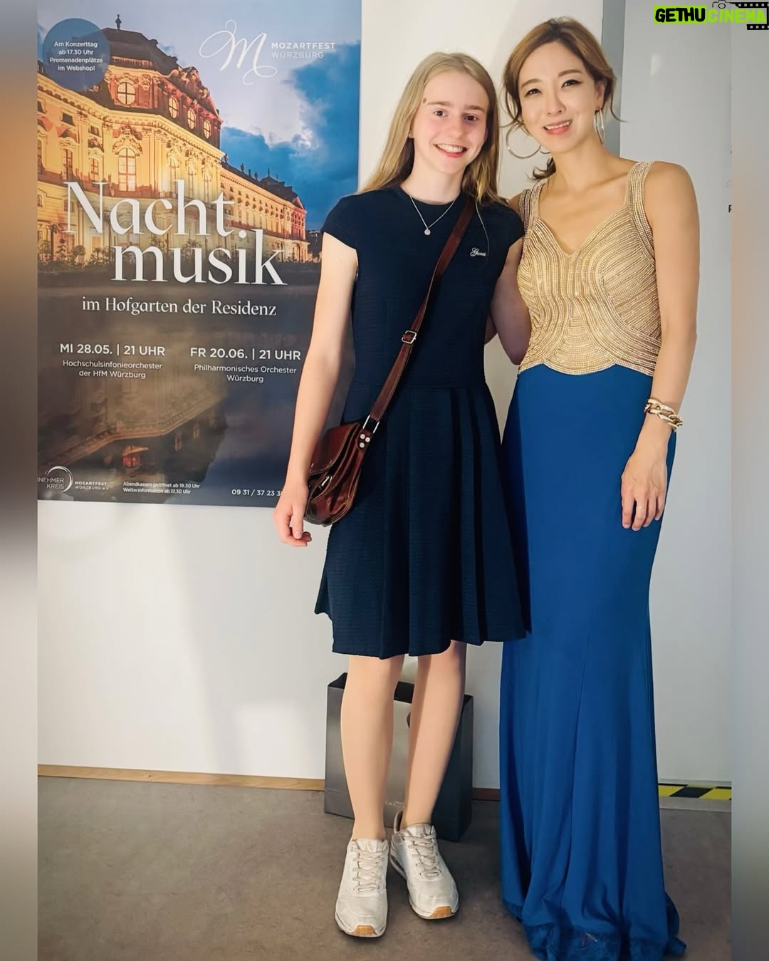 Jasmine Choi - 4.1K Likes - Beautiful memories from the fabulous Mozartfest Würzburg @mozartfestwuerzburg - where my vulnerability found refuge in music and chose to open up in front of 4,300 people🙂 Each day is a new chance to live a blessed life, and I don’t take any of it for granted. Thank you for such a magical evening together🫶🏻 @wurzburgerphilharmoniker @claudio.novati 

📸 ©Ingo Peters ©Peter Schuhmann @mainfranken_theater @ha_k0ng_00 @mozartfestwuerzburg 

#reinecke #fluteconcerto #mozartfest #würzburg #vielendank #movingon #onedayatatime💙
