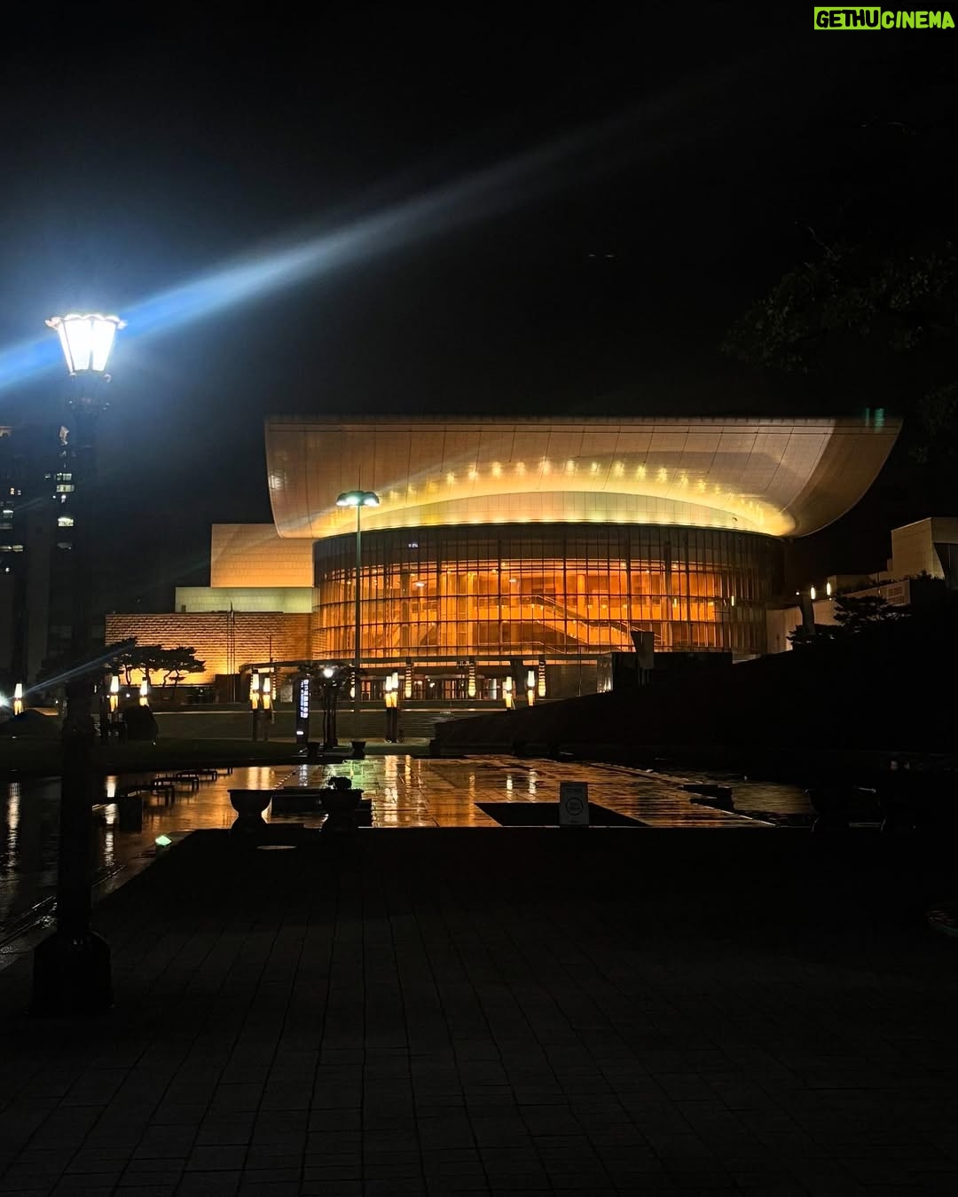 Jasmine Choi - 3.7K Likes - What a spectacular tour this was with these incredible musicians @sejong_soloists @denissungho , and in such a creative project with the phenomenal writer @werber_officiel together on stage, performing the fantastic new work by @texu_kim . Among our 8 concerts together, it was so lovely to see my idols like @gilshaham_official @cheeyunkim @kimmisook_official and great to meet @jiji_guitar with whom I will perform together soon at @iujsom this fall🤗🎉 

어릴적부터 늘 동경했던 세종솔로이스츠 그리고 오랫동안 함께하고 싶었던 기타리스트 드니성호님과 함께 매일매일 전국을 다니며 공연을 8번이나 하면서 정말 즐거웠습니다. 또 제가 너무나 좋아하는 소설가 베르나르 베르베르를 직접 만나고, 그의 새로 출간한 소설 <키메라의 땅>에 기반해 쓰여진 김택수 작곡가님의 천재적인 곡을 함께하고, 그들의 예술세계를 함께할 수 있다는게 정말 큰 기쁨이었어요. 음악과 문학이 만나고, 동서양이 만나고, 또 매 공연마다 전혀 다른 분위기로 관객 여러분들과 만나면서 삶의 더 큰 그림을 경험할 수 있었던 시간이었습니다. 

그리고. 아직도 애도의 시간을 보내며 힘겨워하는 저에게 직접 달려오셔서 많은 응원과 위로의 메세지를 주신 팬분들 정말 고맙습니다. 어머니가 돌아가신 후 한국에서의 첫 공연들이다 보니. 리허설때도, 공연때도 주체할 수 없이 눈물이 나던 순간들이 있어서 너무 당황스러웠지만. 그런 부분들까지 다 이해해주시고 품어주셔서 진심으로 감사했습니다. 모두 한번쯤은 삶에서 겪게되는 힘든 경험들이라 생각하며 앞으로 더 아름다운 음악으로 보답할게요. 

다음 한국 공연은 10/25-26일 대전예술의전당 @djartscenter , 10/31일 세종예술의전당 @2022sjac 입니다. 곧 만나요🫶🏻😊