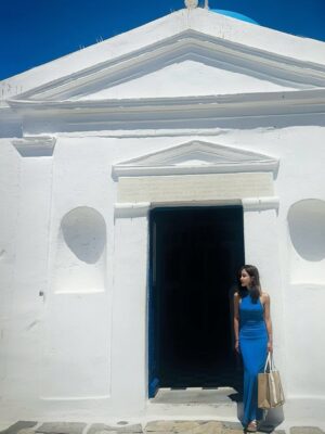 Jasmine Choi Instagram - Friends have been telling me that it doesn’t actually get easier after a loss, but you somehow learn to live with it. Last days I was reflecting on life’s purposes, holding more onto the loved ones, and trying to find all the smallest gratitudes in life. I was lucky to enjoy the gorgeous mediterranean sunshine before heading to play a recital in the evening. Life is still beautiful isn’t it🩵 #healing #slowly #hbdmom
