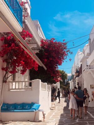 Jasmine Choi Instagram - Friends have been telling me that it doesn’t actually get easier after a loss, but you somehow learn to live with it. Last days I was reflecting on life’s purposes, holding more onto the loved ones, and trying to find all the smallest gratitudes in life. I was lucky to enjoy the gorgeous mediterranean sunshine before heading to play a recital in the evening. Life is still beautiful isn’t it🩵 #healing #slowly #hbdmom