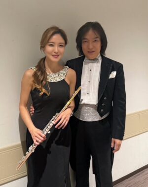 Jasmine Choi Instagram - I’ve always deeply admired musicians who found the strength to perform right after losing a parent. I used to think I could never be that strong if it ever happened to me. But then.. it happened.. performing the Mendelssohn concerto just 3 days after mom’s passing.
Long story short, only then I realized it’s not about how strong you are, but you actually have no other choice. And music not only becomes the best way to thoroughly express your troubled soul but it gives you such a tremendous strength you had not imagined possible.
The entire experience was way too overwhelming that I don’t know how to even begin to describe. But I did come to Tokyo straight from mom’s funeral, all in tears, remembering her last words to me which happened to be to “have a great concert in Tokyo”, and performed the very piece that I first heard from her own violin playing when I was a kid.
I will be forever grateful for all the warmest support from friends and fans, and also to these incredible musicians of Pacific Philharmonia Tokyo with maestro Limori- we poured our hearts into this unforgettable concert together. It was a tribute to my mom and to all the moms out there
엄마가 돌아가신뒤 3일뒤에 일본으로 건너가 멘델스존 협주곡을 온맘다해 공연하던 기억. 눈물이 앞을 가리고 울음이 목에 걸려있던. 그냥 말도안되게 힘든 꿈인가보다 하는 느낌이었는데.. 지금보니까 꿈은 아니었다.. 이제와서 조심스럽게 그날의 기억을 끄집어내 보며..🤧
#memories #unforgettable
