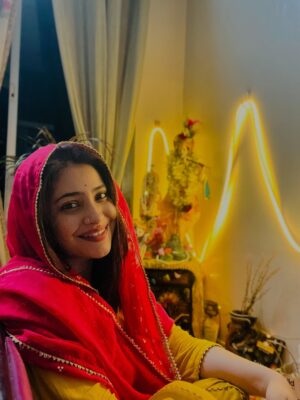 Jasmine Roy Instagram - 🌼🌸 শুভ জন্মাষ্টমী কানাই 🌸🌼
তোমার সৃষ্টিকে তুমি রক্ষা করো 🙏🏻
রাধে রাধে 🪷♥️
#janmashtami2025