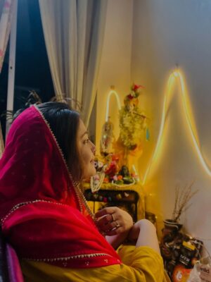 Jasmine Roy Instagram - 🌼🌸 শুভ জন্মাষ্টমী কানাই 🌸🌼
তোমার সৃষ্টিকে তুমি রক্ষা করো 🙏🏻
রাধে রাধে 🪷♥️
#janmashtami2025