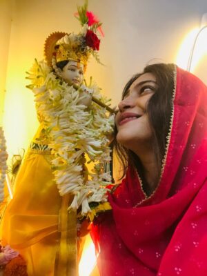Jasmine Roy Instagram - 🌼🌸 শুভ জন্মাষ্টমী কানাই 🌸🌼
তোমার সৃষ্টিকে তুমি রক্ষা করো 🙏🏻
রাধে রাধে 🪷♥️
#janmashtami2025