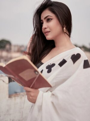 Jasmine Roy Instagram - || আমি আবার তোমার প্রেমে হবো পাগল।||
She : @jasmineroyofficial 🌻
Photography & Execution : @debasishbiswas_photography
Assistant : @shadowphotography_official
#fashion
#fashionphotography
#portraits
#photooftheday
#goodvibes
#mondaymotivation
#thankgodforeverything
#debasishbiswas_photography
#nikonzf
