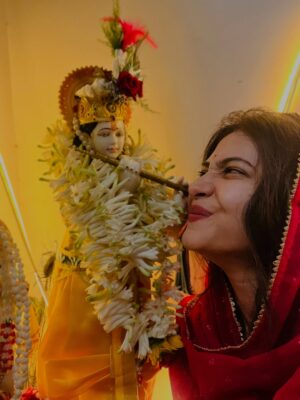 Jasmine Roy Instagram - 🌼🌸 শুভ জন্মাষ্টমী কানাই 🌸🌼
তোমার সৃষ্টিকে তুমি রক্ষা করো 🙏🏻
রাধে রাধে 🪷♥️
#janmashtami2025