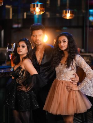 Jasmine Roy Instagram - Friends aisa banao ke sab GOLMAAL kar de 🤣🤪🤷🏻♀️🥳
Happy Friendship Day!!! ♥️♥️♥️
#frindshipday
#friendsforlife
#friendshipgoals
#friends
#bff
#insta
#instapost
#instagram
#instapic
#fyp