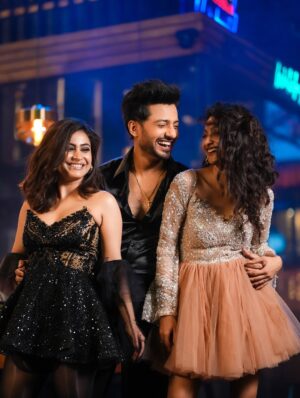 Jasmine Roy Instagram - Friends aisa banao ke sab GOLMAAL kar de 🤣🤪🤷🏻♀️🥳
Happy Friendship Day!!! ♥️♥️♥️
#frindshipday
#friendsforlife
#friendshipgoals
#friends
#bff
#insta
#instapost
#instagram
#instapic
#fyp