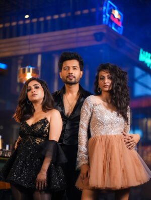 Jasmine Roy Instagram - Friends aisa banao ke sab GOLMAAL kar de 🤣🤪🤷🏻♀️🥳
Happy Friendship Day!!! ♥️♥️♥️
#frindshipday
#friendsforlife
#friendshipgoals
#friends
#bff
#insta
#instapost
#instagram
#instapic
#fyp