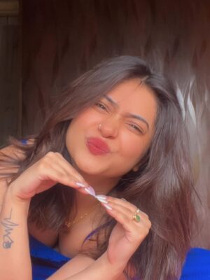 Jasmine Roy Instagram - Life is short, be goofy and free 🤓